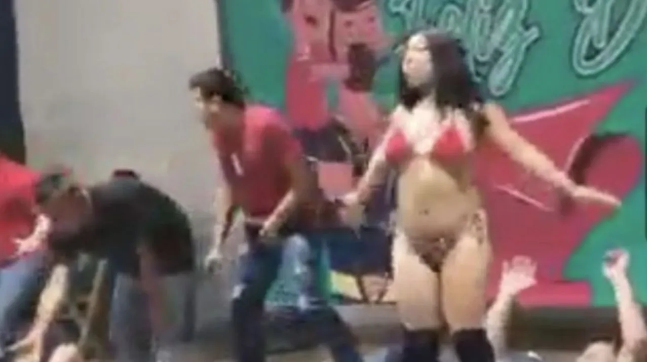 Alcalde en Chiapas celebra el Día del Padre con strippers